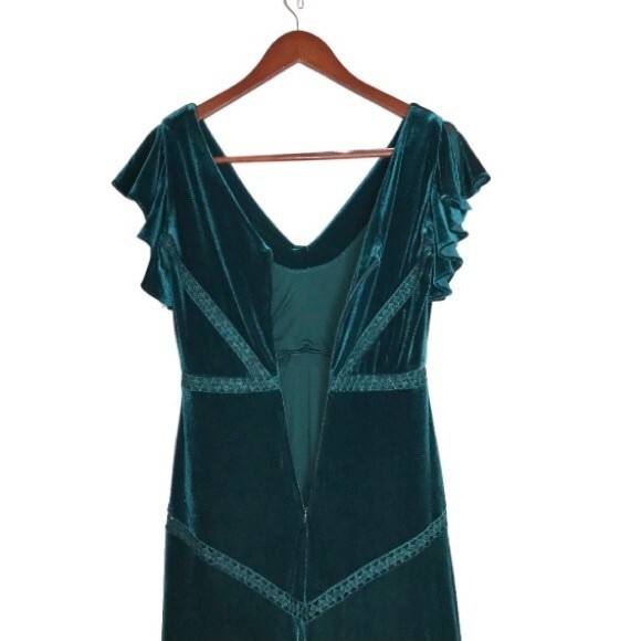 Neiman Marcus Green Velvet Flutter Sleeve High-Low Flounce Hem Midi A Line Dress - Picture 6 of 9